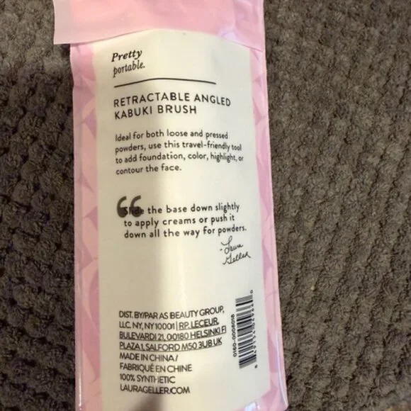 Laura Geller Retractable Angled Kabuki Brush - Picture 2 of 2